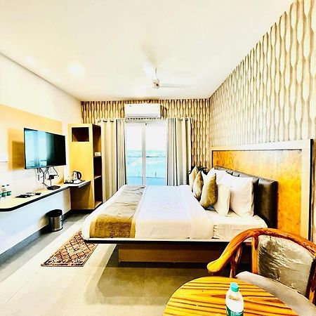Hotel Lake View Airport Zone ไฮเดอราบัด ภายนอก รูปภาพ