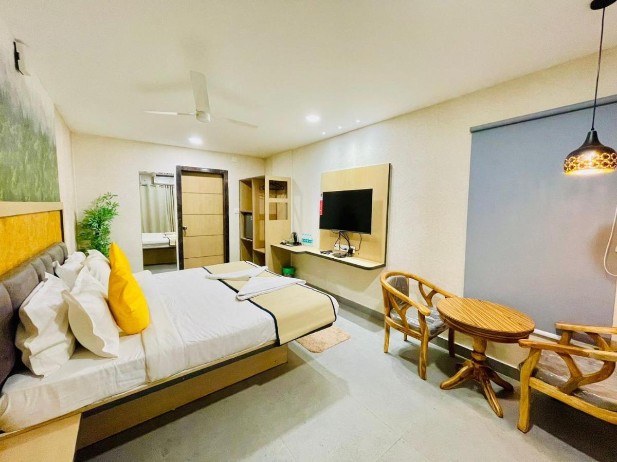 Hotel Lake View Airport Zone ไฮเดอราบัด ภายนอก รูปภาพ