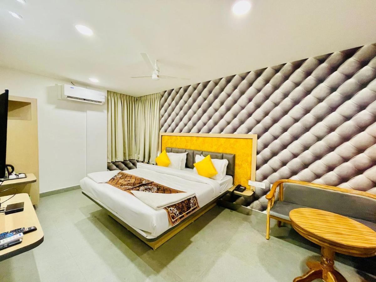 Hotel Lake View Airport Zone ไฮเดอราบัด ภายนอก รูปภาพ
