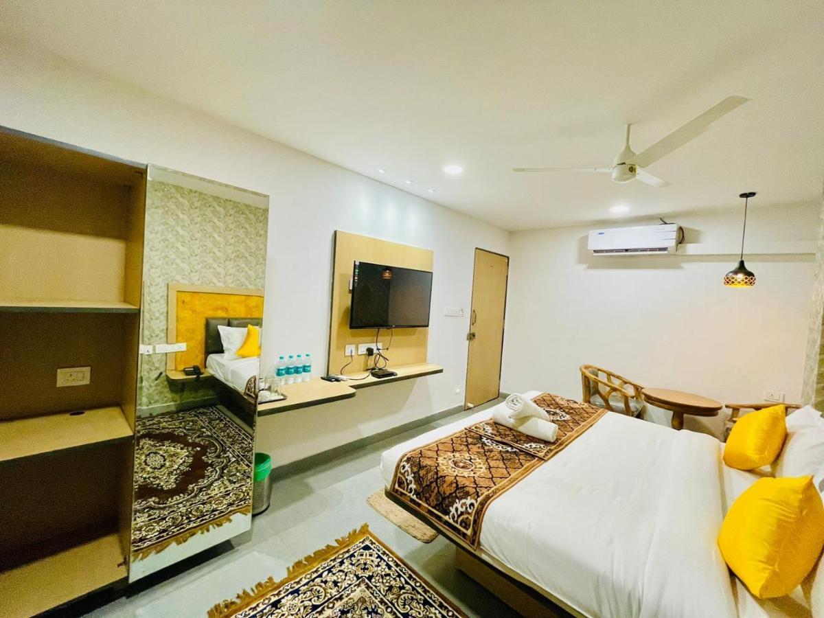 Hotel Lake View Airport Zone ไฮเดอราบัด ภายนอก รูปภาพ
