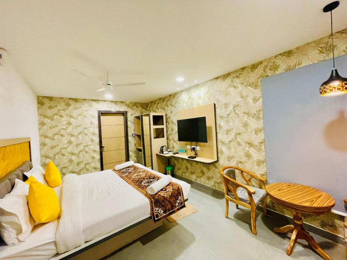 Hotel Lake View Airport Zone ไฮเดอราบัด ภายนอก รูปภาพ