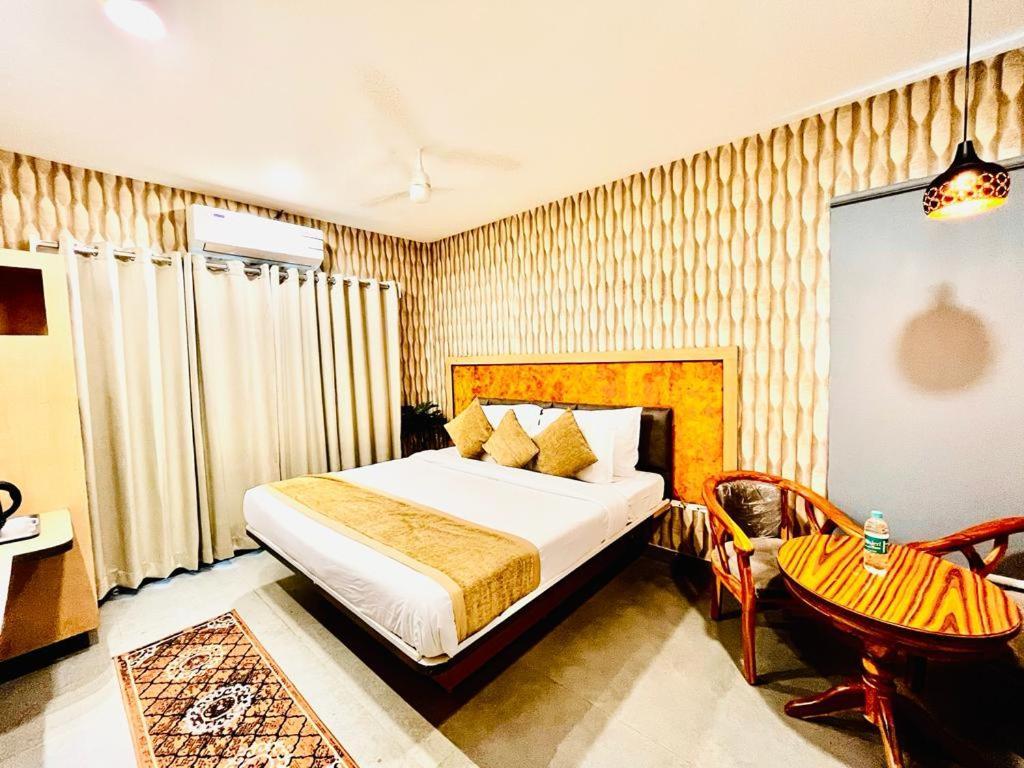 Hotel Lake View Airport Zone ไฮเดอราบัด ภายนอก รูปภาพ