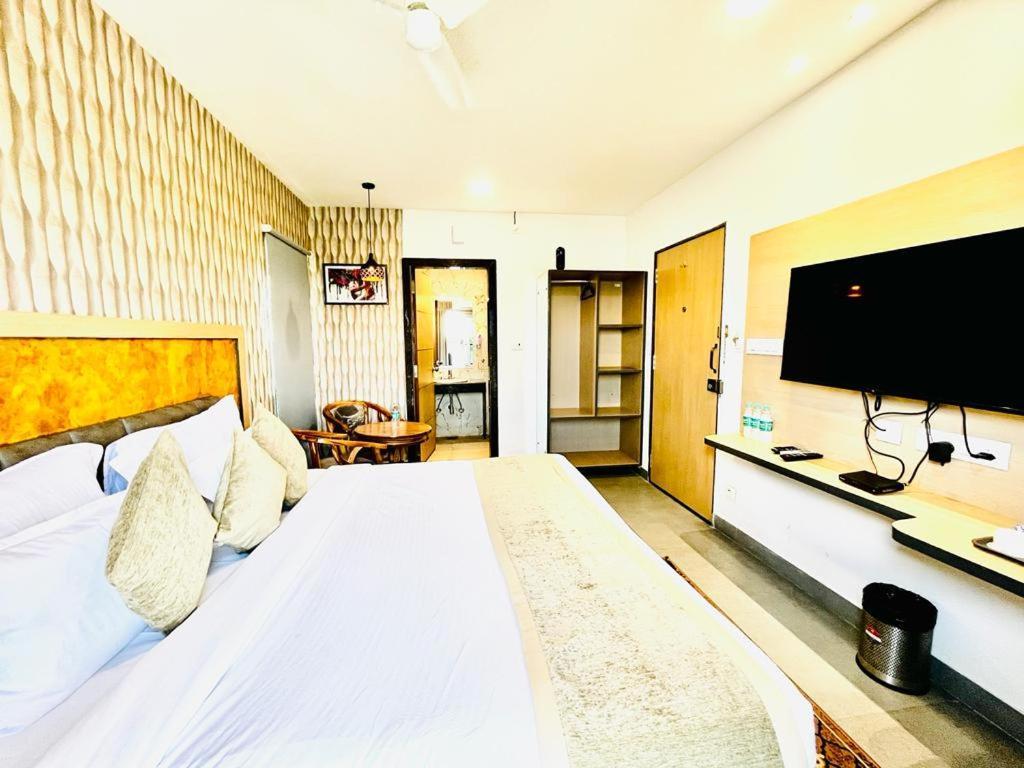 Hotel Lake View Airport Zone ไฮเดอราบัด ภายนอก รูปภาพ