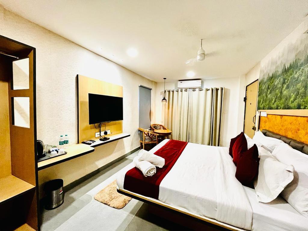 Hotel Lake View Airport Zone ไฮเดอราบัด ภายนอก รูปภาพ