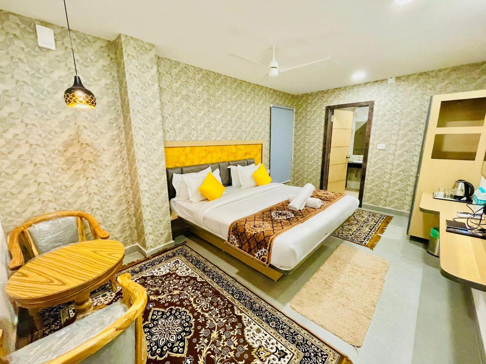 Hotel Lake View Airport Zone ไฮเดอราบัด ภายนอก รูปภาพ
