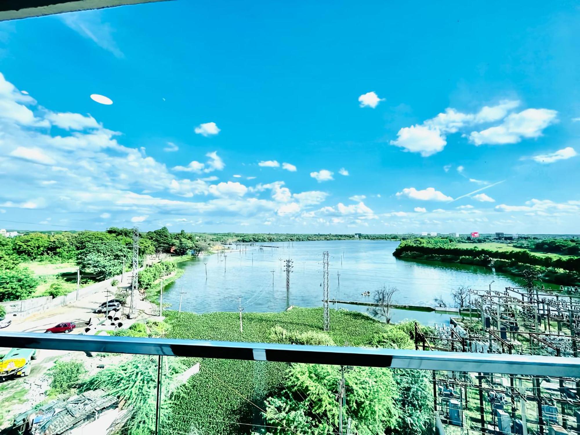 Hotel Lake View Airport Zone ไฮเดอราบัด ภายนอก รูปภาพ