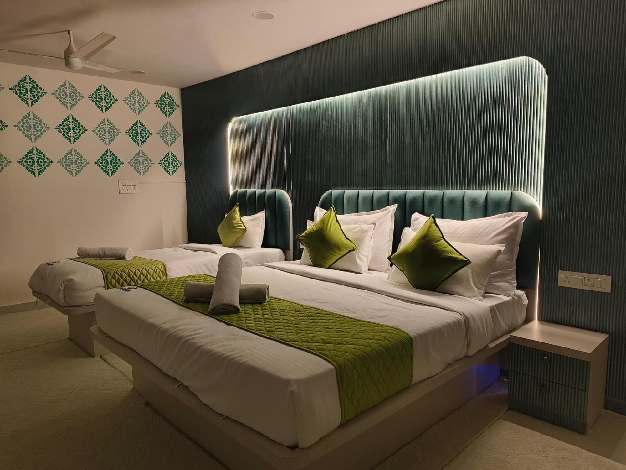 Hotel Lake View Airport Zone ไฮเดอราบัด ภายนอก รูปภาพ
