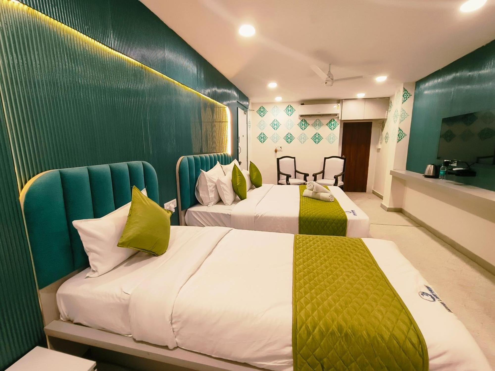 Hotel Lake View Airport Zone ไฮเดอราบัด ภายนอก รูปภาพ
